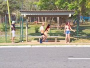 Sexo em público no ponto de ônibus ao ar livre! 10/16