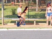 Sexo em público no ponto de ônibus ao ar livre! 11/16