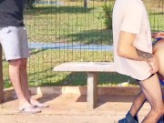 Sexo em público no ponto de ônibus ao ar livre! 7/16