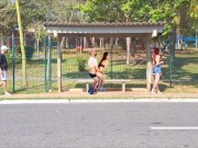 Sexo em público no ponto de ônibus ao ar livre! 8/16