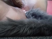 Morena se toca su coño y trasero aceitado y se masturba 10/16