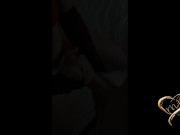 Esposa se exibe toda safada, de quatro com uma calcinha vermelha minúscula 6/16