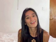 Flaca sexy muestra su lencería y su gran culo redondo 2/16