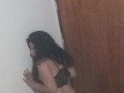 Namorada do corno estranho no banheiro 11/16