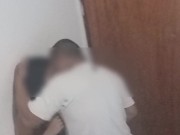 Namorada do corno estranho no banheiro