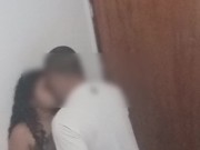 Namorada do corno estranho no banheiro 3/16