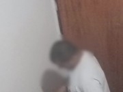 Namorada do corno estranho no banheiro 4/16