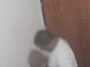 Namorada do corno estranho no banheiro 5/16