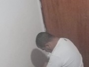 Namorada do corno estranho no banheiro 6/16