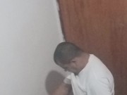 Namorada do corno estranho no banheiro 8/16