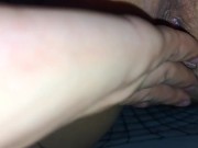 Gatita sedienta folla duro para recibir leche caliente 4/16