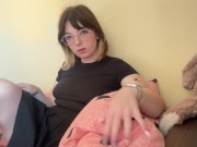 Sexy brunette beautifies herself on camera 1/16