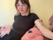 Sexy brunette beautifies herself on camera 12/16