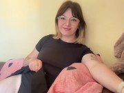 Sexy brunette beautifies herself on camera 9/16