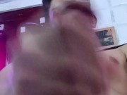 Me corro a chorros y mi familia está en el cuarto de al lado 11/16