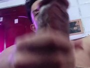 Me corro a chorros y mi familia está en el cuarto de al lado 4/16