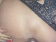 Verificando a capacidade anal da garota pequena