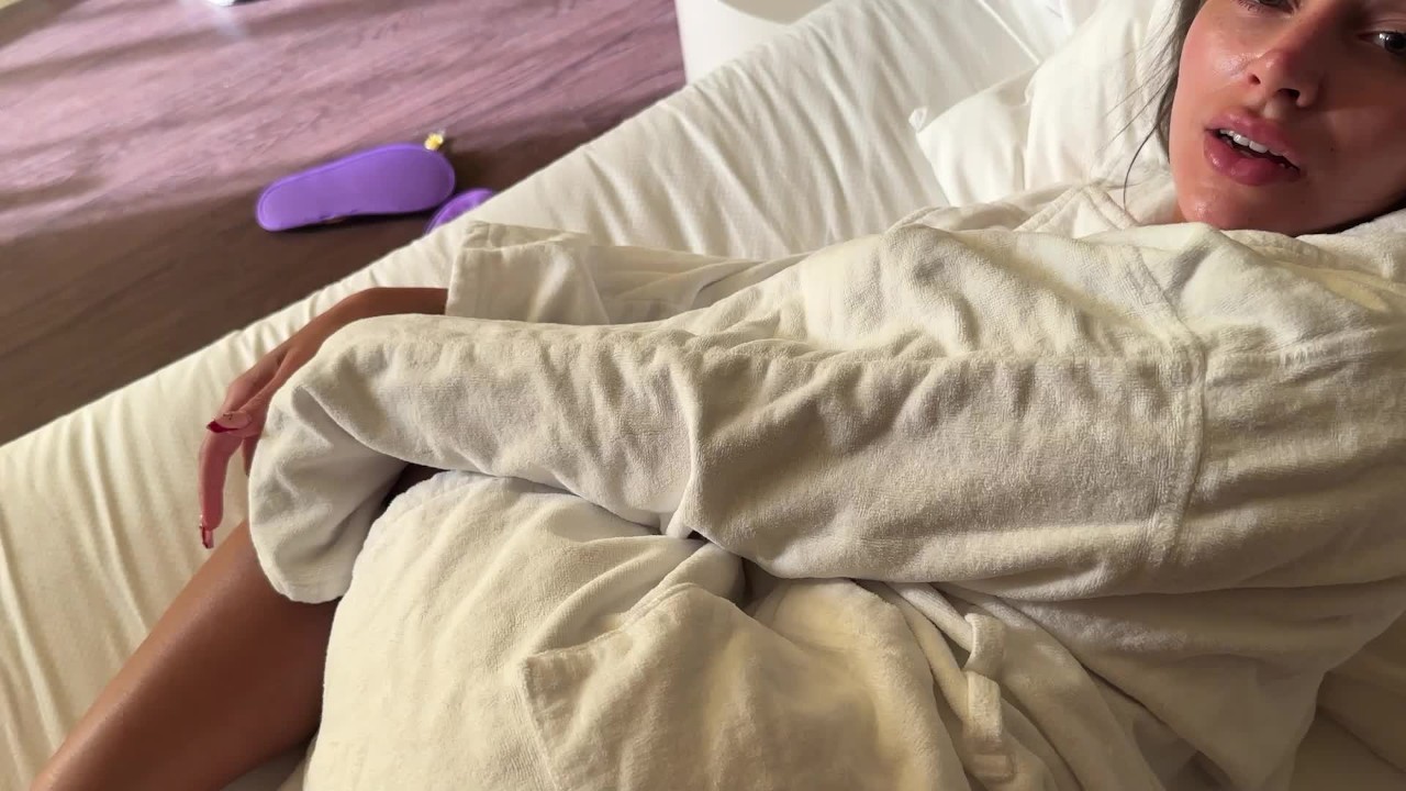 Took my step daughter on vacation and got a single bed on purpose feat SISI ROSE - Video di sesso gratis - RedTube