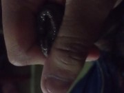 Me pongo cachondo mientras veo la tv y me vengo 10/16