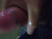 Me pongo cachondo mientras veo la tv y me vengo 11/16