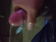 Me pongo cachondo mientras veo la tv y me vengo