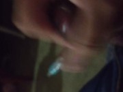 Me pongo cachondo mientras veo la tv y me vengo 9/16