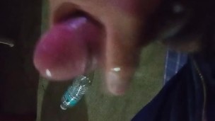 Me pongo cachondo mientras veo la tv y me vengo