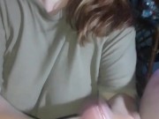 Le hago una paja mientras me tomo unos mates 11/16