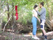 Coppietta trova un posticino nel bosco per una sveltina con sborrata interna!🦉 6/16