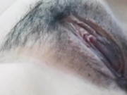 Estoy excitada, me masturbo escuchando música / Mira como grabo mi coño de tan cerca cuando Chorreo! 4/16