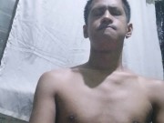 Playing my dick till i cum (Nilaro ko tite ko hanggang labasan). 15/16