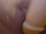 Metiéndome un dildo mientras estoy sola en casa 10/16