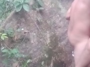 Puta es follada  debajo de un árbol en el bosque 11/16