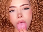 Me masturbo saliendo de la ducha para entrar en calor 4/16