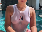 Типичная Вечеринка у Бассейна в Белом. Мокрая Маечка Подняла Член за СЕКУНДУ! 3/16