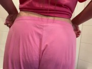 Deutsche zieht ihren Hosen herunter und wackelt ihren dicken Arsch im G-String 2/16