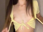 Beautiful bitch in yellow top shows her tits💖 8/16