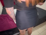 VAGINA PELUDA BAJO LA FALDA 1/16