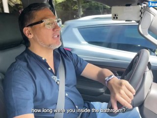 Bellezas culonas colombianas se ponen lesbianas en el auto | Juan Bustos ROAD