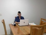 Empleada de servicio deja que joven universitario se corra en su boca 1/16