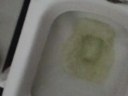 Mijando no banheiro 13/16