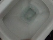 Mijando no banheiro 16/16