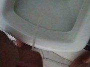 Mijando no banheiro 5/16