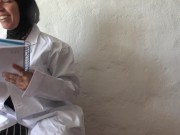 un patient français consulte un médecin à Marseille car il souffre de dysfonction érectile 2/16