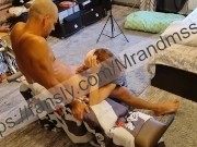 горячая милфа играет с членом 4/16