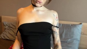 Beautiful bitch showing her breasts💕