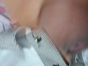 COLEGIALA JUGANDO CON SU DILDO MIENTRAS SE COME EL SEMEN DE SU NOVIO 11/16