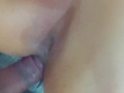 PAPI QUE HACES? ME DUELE MI COLITA Y SIENTO QUE ME HAGO PIPI! COLEGIALA GÜERITA PIERDE SU INOCENCIA! 11/16