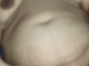 Miro a mi hijastra tacando su coño tan rico que no puedo soportarlo más y termino cogiéndole su coño 6/16