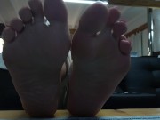 beautiful latina with dirty soles of her feet 4/16